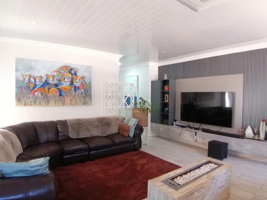 6 Bedroom Property for Sale in Wilkoppies North West